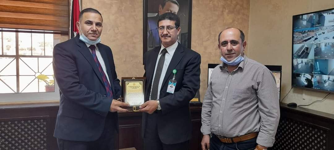 الهواري يكرم محافظ جرش الدكتور فراس