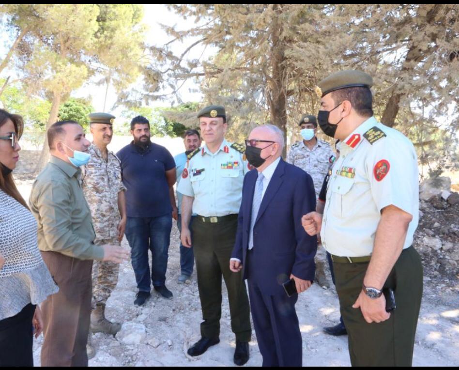 وزير الأشغال يتفقد اعمال مشروع ساحات