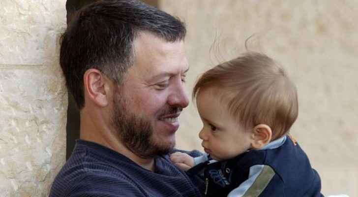 الملكة للملك: أنت القدوة الأفضل لأطفالنا