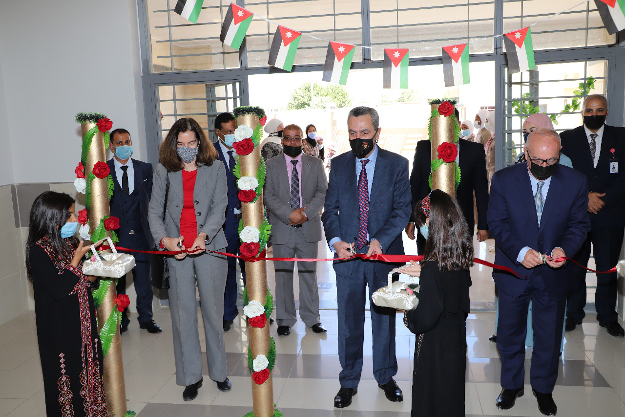 “التربية” ترعى مشروعا لتمويل بناء 30