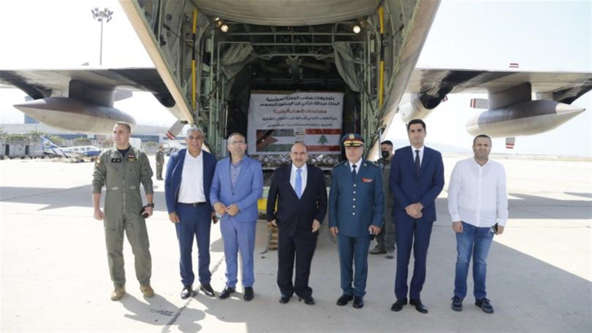 طائرة أردنية حطّت في مبنى القاعدة