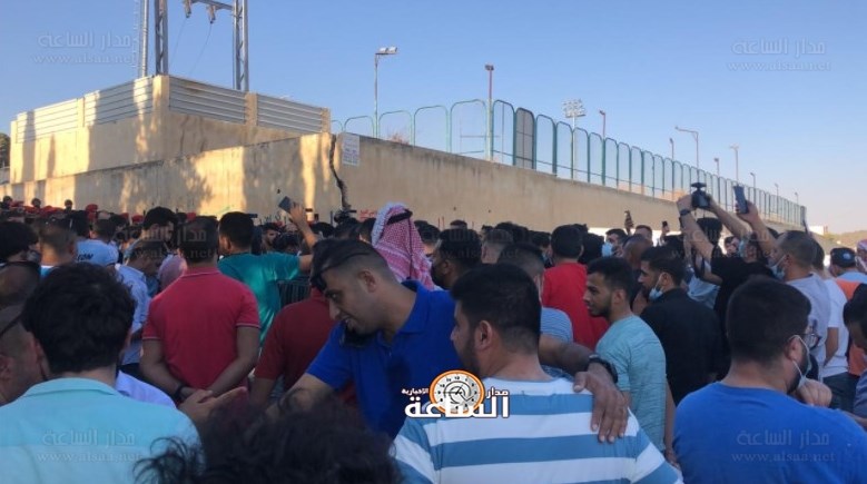 جماهير الفيصلي أمام النادي (صور)