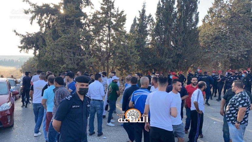 جماهير الفيصلي أمام النادي (صور)