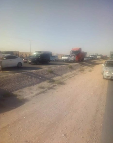 إحتراق صهريج يغلق السير على الصحراوي..