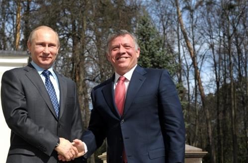 الملك يغادر أرض الوطن متوجها إلى