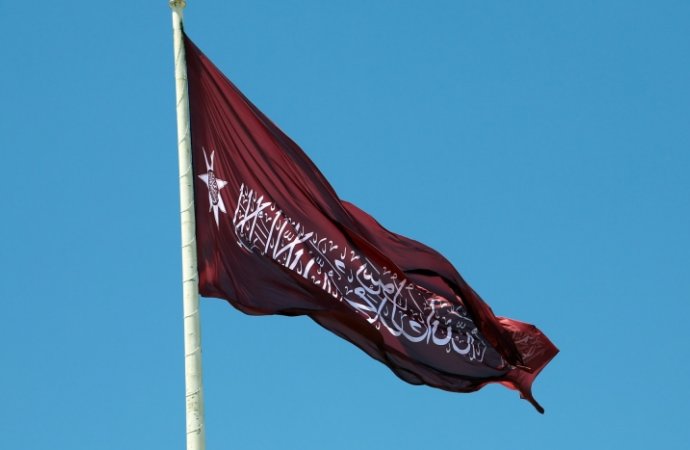 رفع الراية الهاشمية على مدخل الديوان