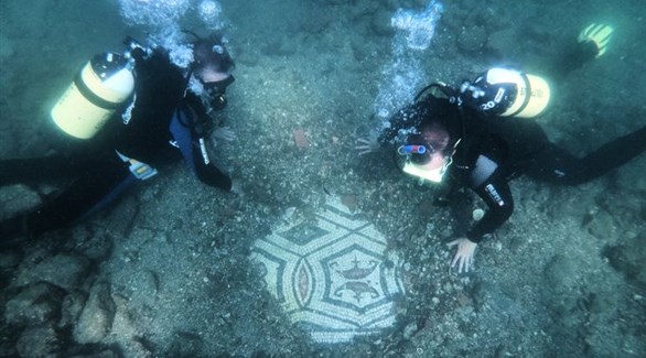 آثار فيلات أثرياء رومانية في الماء