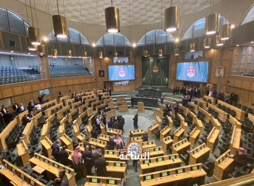 إقرار آلية تشكيل مجالس محافظات في