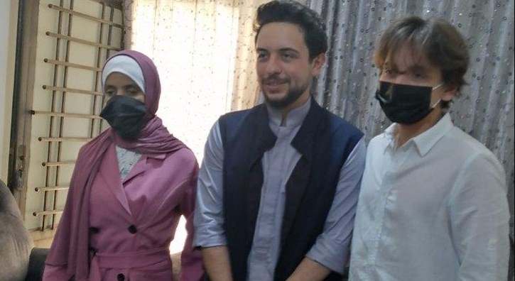 ولي العهد والأمير هاشم يزوران الطالبة