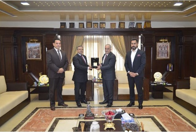 رئيس عمان الأهلية يستقبل وفدا من