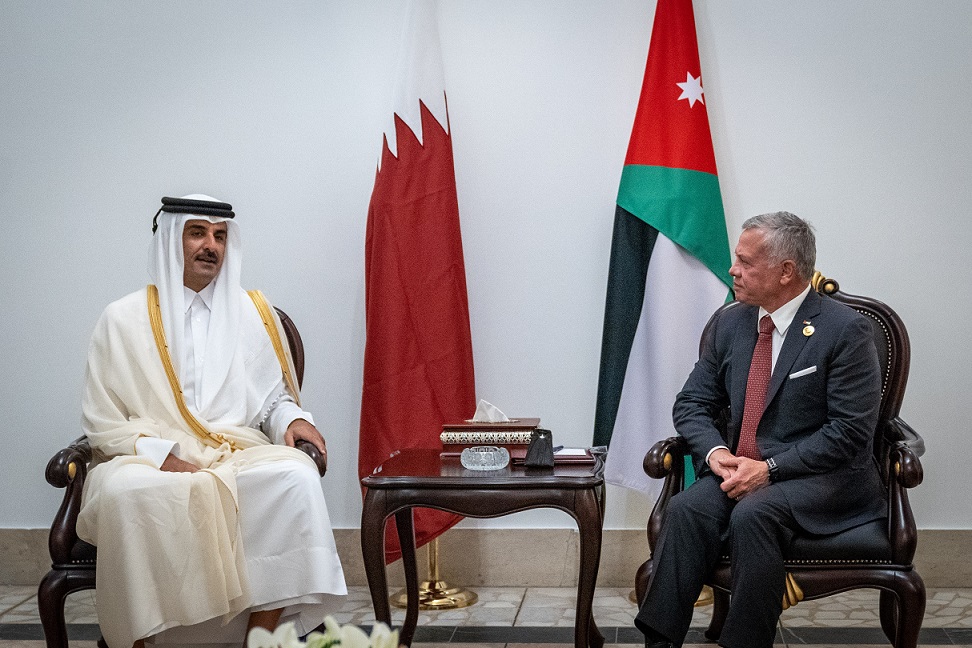 الملك يلتقي أمير قطر.. توسيع آفاق