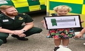 طفلة تنقذ حياة والدتها بعد إصابتها