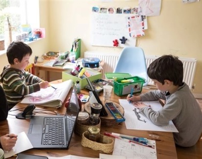 التناوب على العمل من المنزل والمكتب