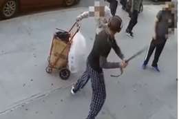 شاهد .. شاب يعتدي على رجل