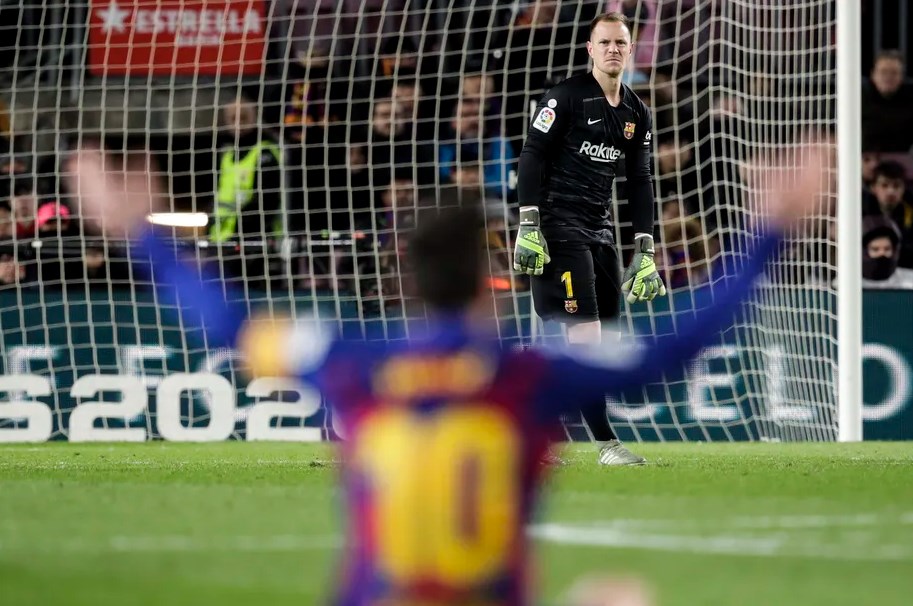 تير شتيجن يعمق خلافه مع ميسي