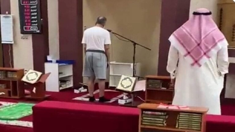 الكويت.. توضيحات حول ظهور مؤذن رفع