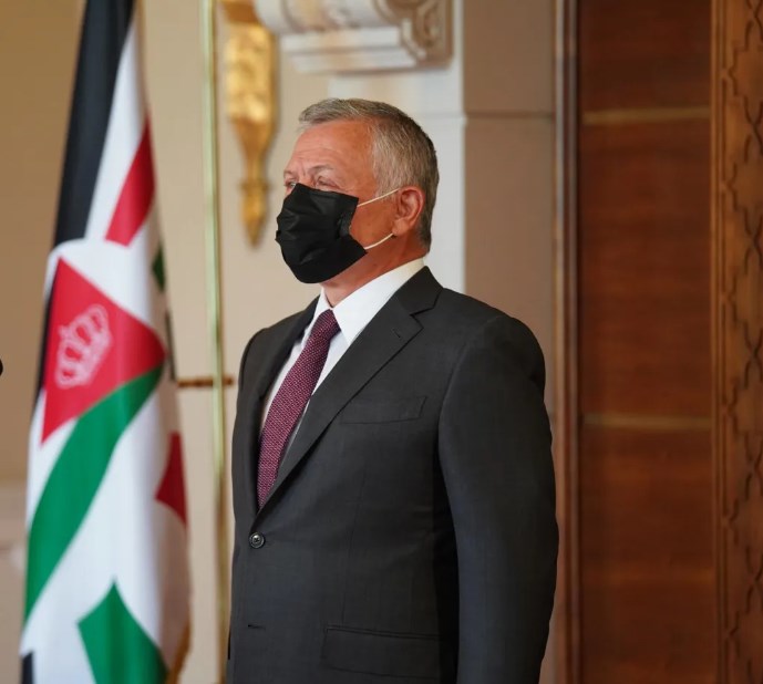 الملك يتقبل أوراق اعتماد عدد من