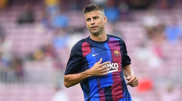 بيكيه يستحوذ على أحد فرق دوري