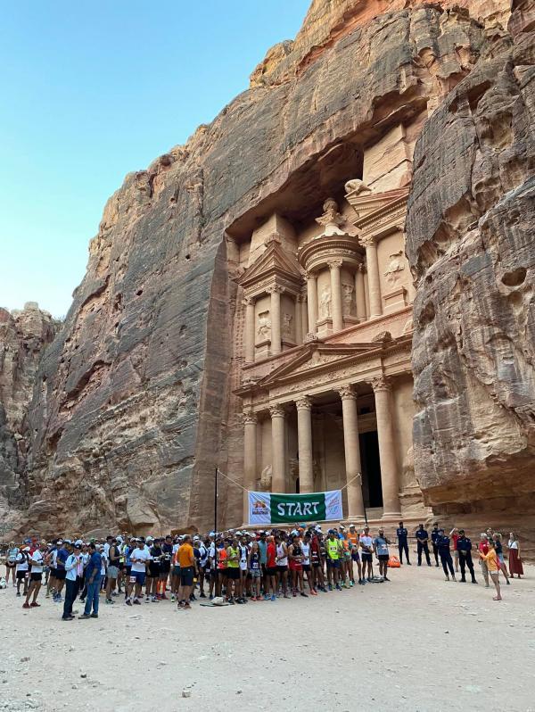 الأقرع بطلا لماراثون البترا