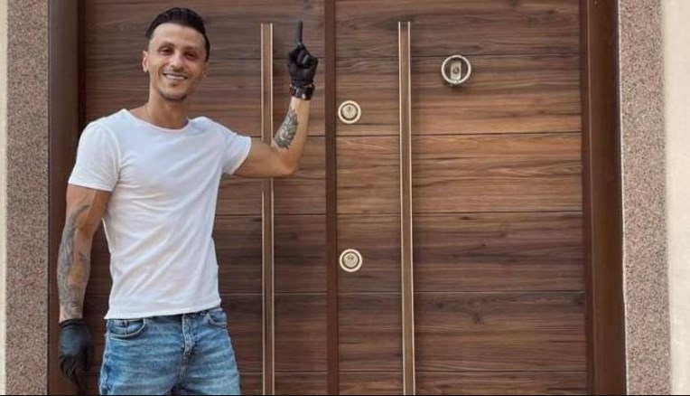 الفنانة ساندي إحدى ضحاياه.. من هو