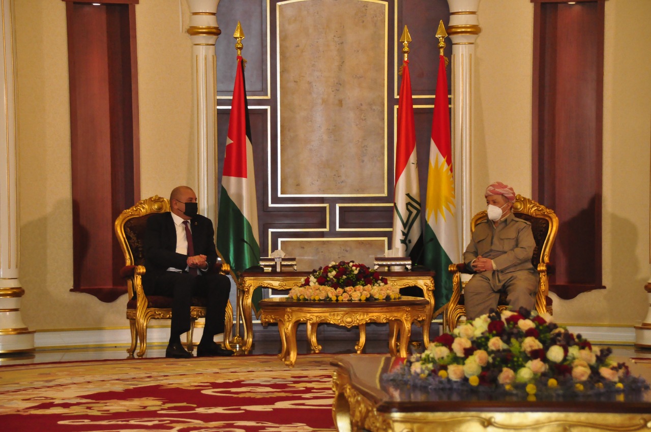 مسعود بارزاني يستقبل العودات والوفد النيابي