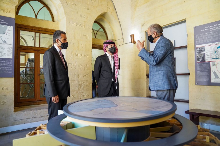 ولي العهد في متحف السلط (صور)