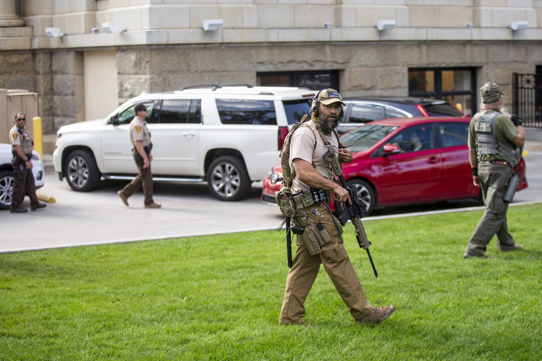 300 دولار شهريا مقابل وقف استخدام