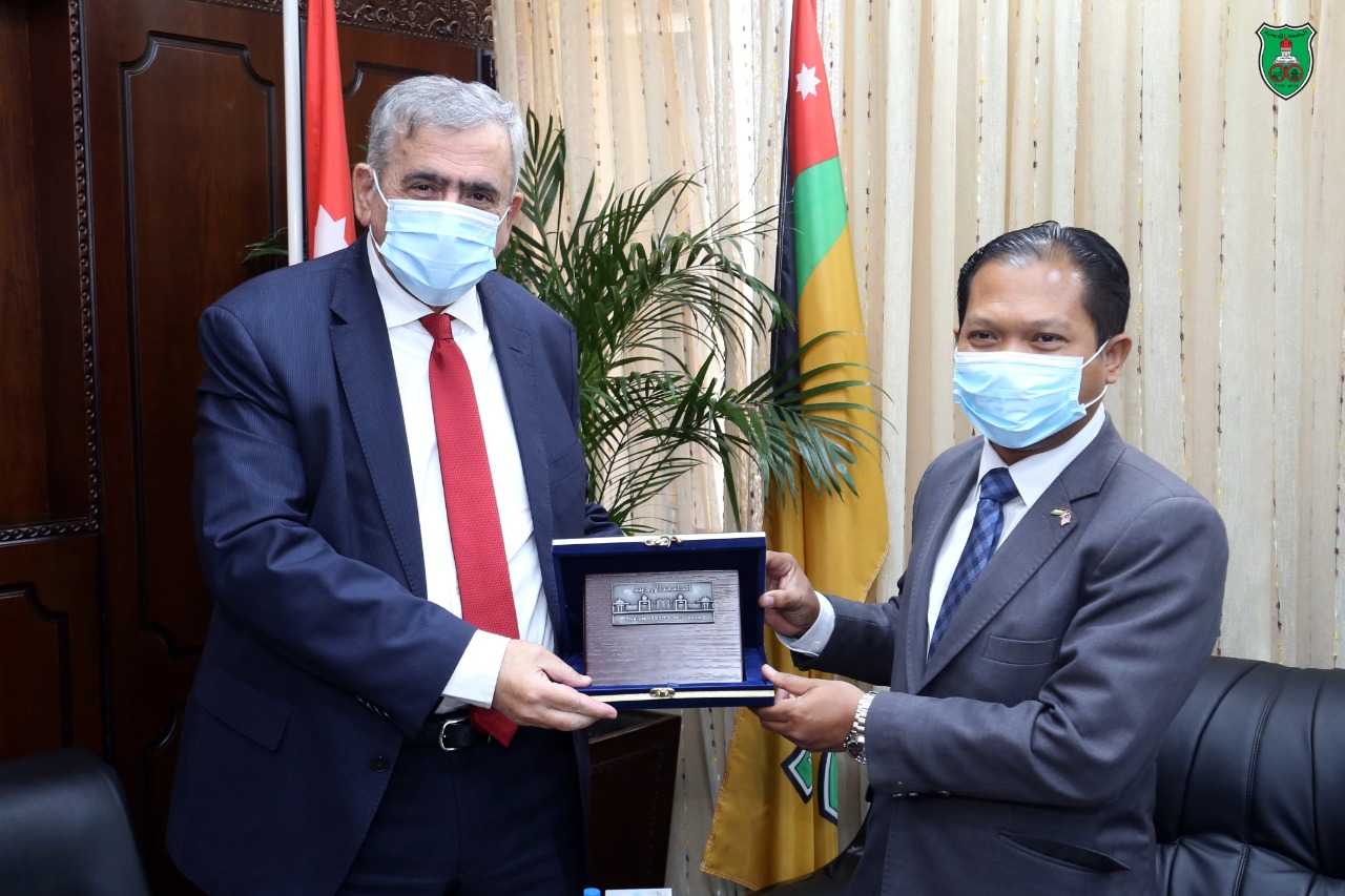 نذير عبيدات: حريصون على خدمة الطلبة