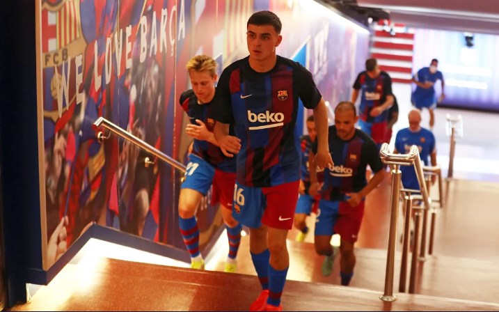 تأجيل مباراة برشلونة وإشبيلية بقرار حكومي