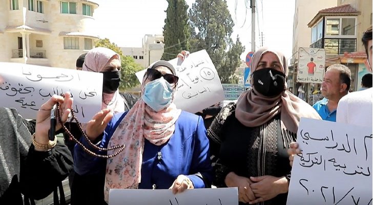 اعتصام أمام التربية للمطالبة بمعادلة شهادات