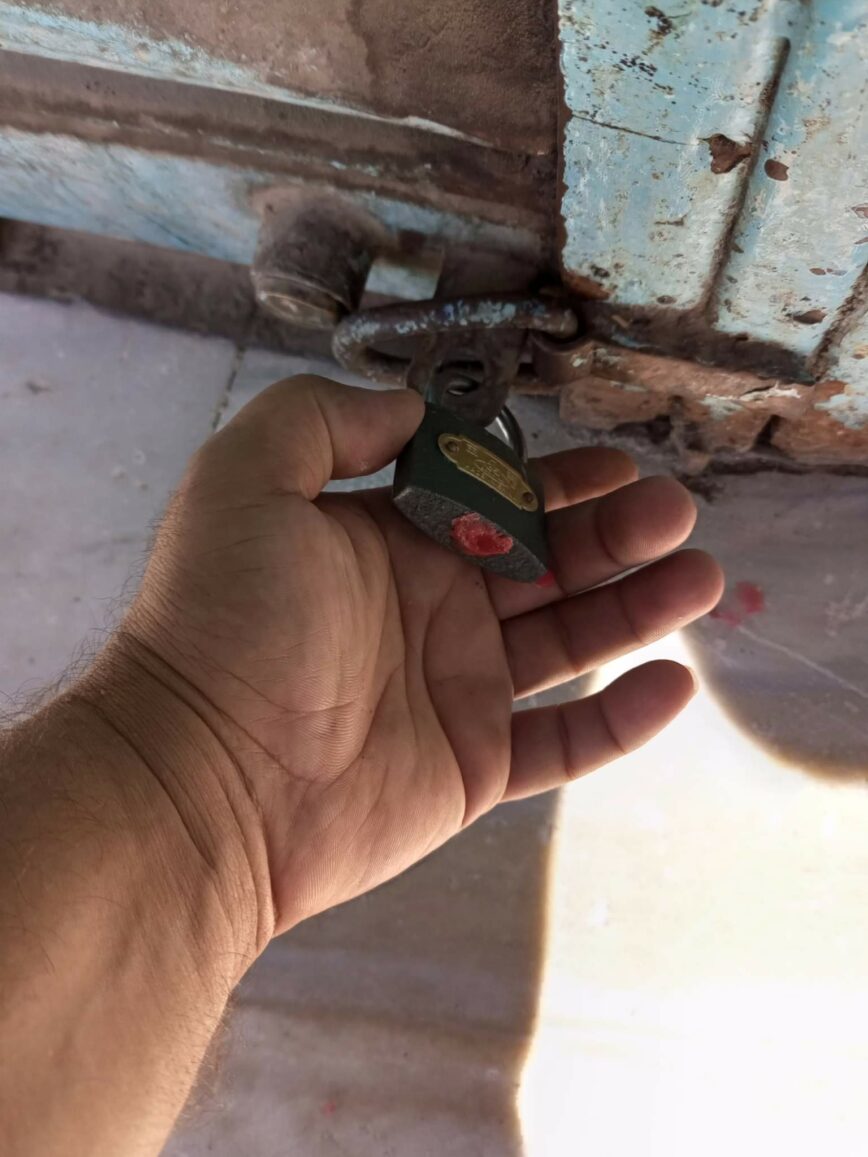 إغلاق 3 منشآت تجارية في الزرقاء