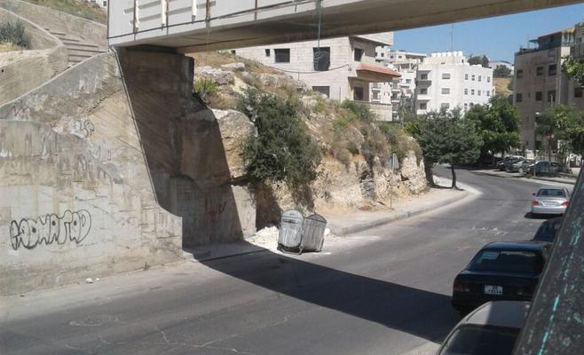 الأمانة تنفذ حملة لتنظيف جسور المشاة