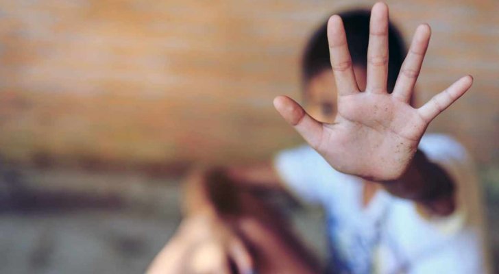 تفاصيل مروعة في حادثة اعتداء معلم