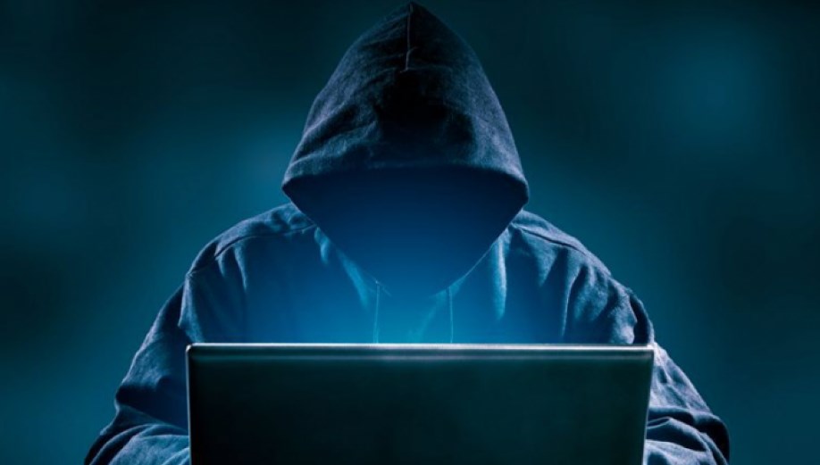 “الأمن”: أهمية التوعية بالجرائم الإلكترونية ومراقبة