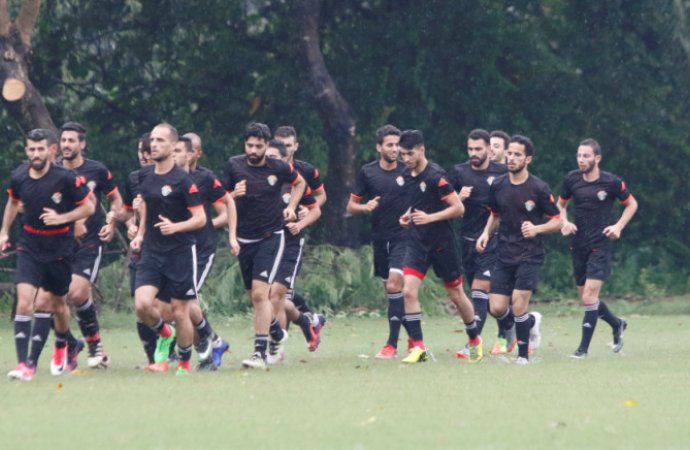 منتخب الأردن يتدرب تحت الأمطار الغزيرة