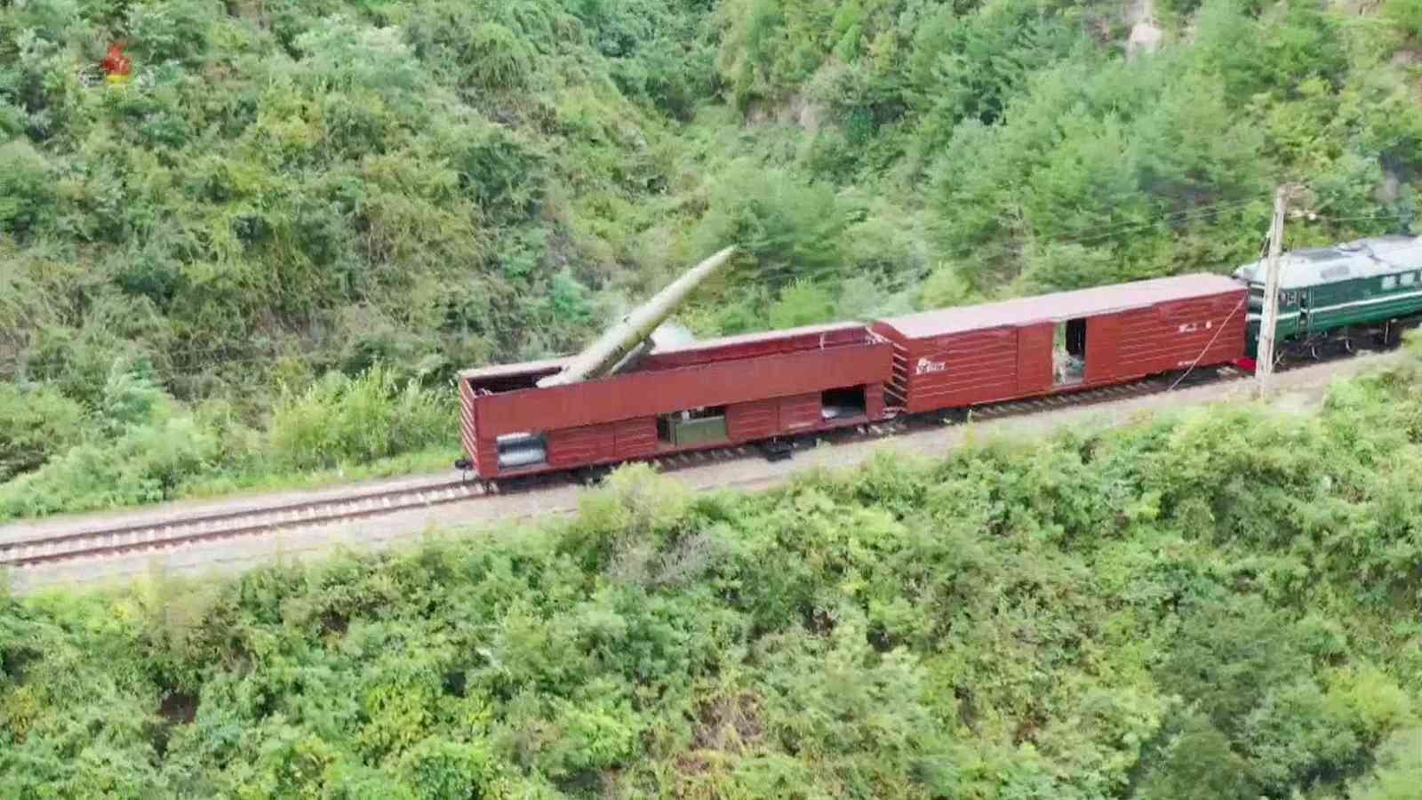 إطلاق كوريا الشمالية صواريخ محمولة من