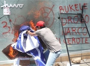 بعد إقرارها عملة رسمية.. . السلفادوريون