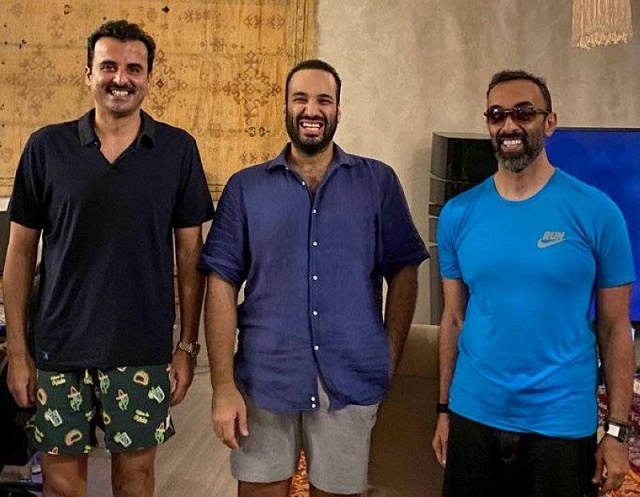 أمير قطر وولي العهد السعودي ومستشار