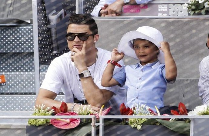 رونالدو يرزق بتوأم