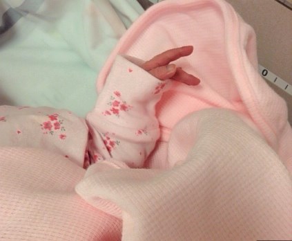 الإعلامية تغريد قرقودة تبارك لـ كارول