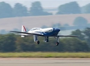 طائرة رولز رويس الكهربائية تكمل أول