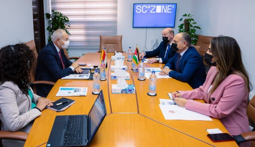 السفير العضايلة يبحث مع رئيس المنطقة