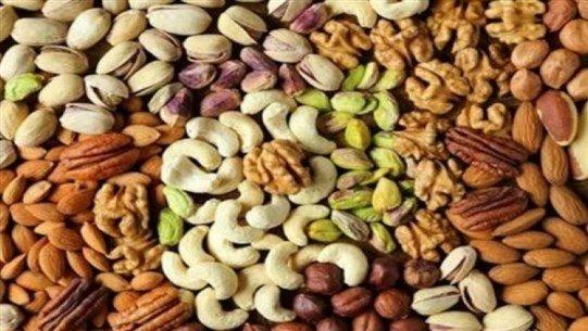 لهذا السبب تناول المكسرات في الصباح