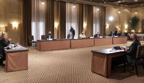 الملك يجتمع بمسؤولي القطاع الصحي في