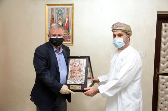 وفد من جامعة البترا يزور السفارة