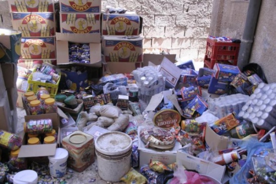 إتلاف مواد غذائية وتحويل شخصين إلى