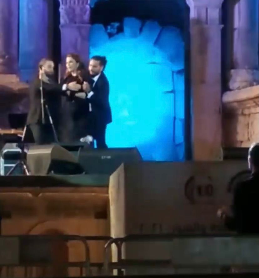 ماجدة الرومي تتعرض للإغماء في مهرجان