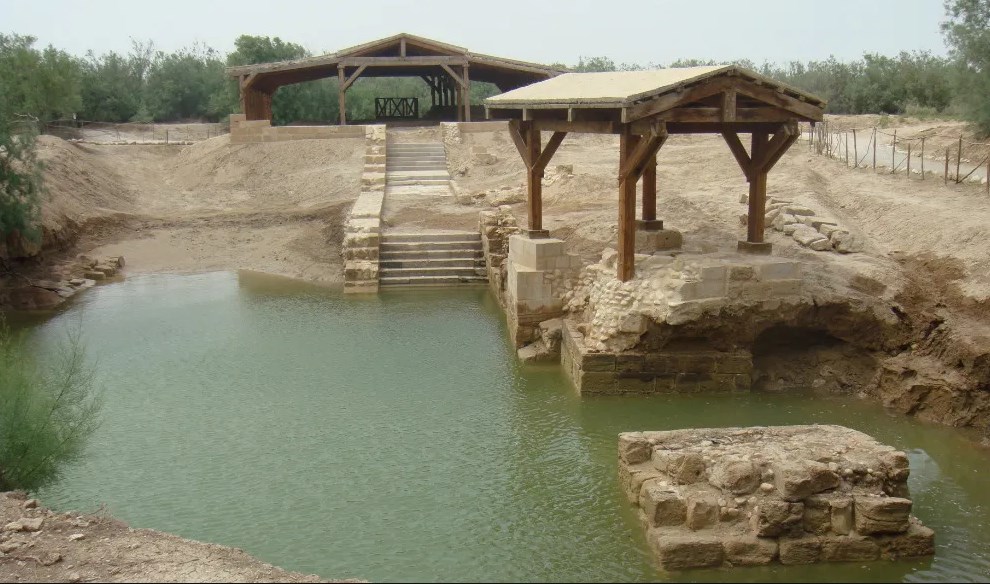 إرادة ملكية بقانون تطوير الأراضي المجاورة