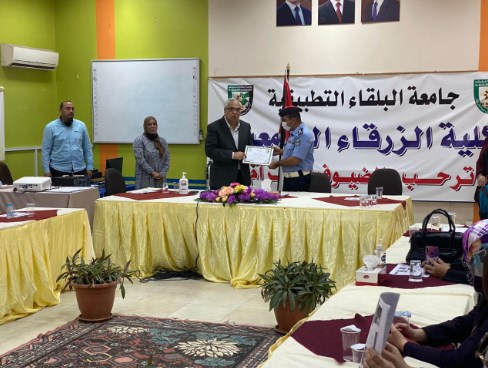 كلية الزرقاء الجامعية تشارك في حملة