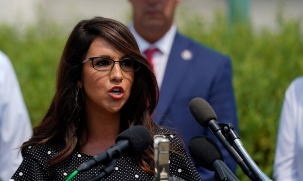 نائبة أميركية تدعو إلى عزل بايدن